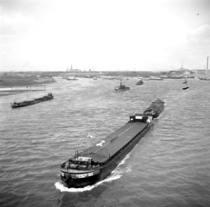 De Express 103 op de Rijn, gezien vanaf de Friedrich-Eber-Brücke, Bestanddeelnr 254-0999