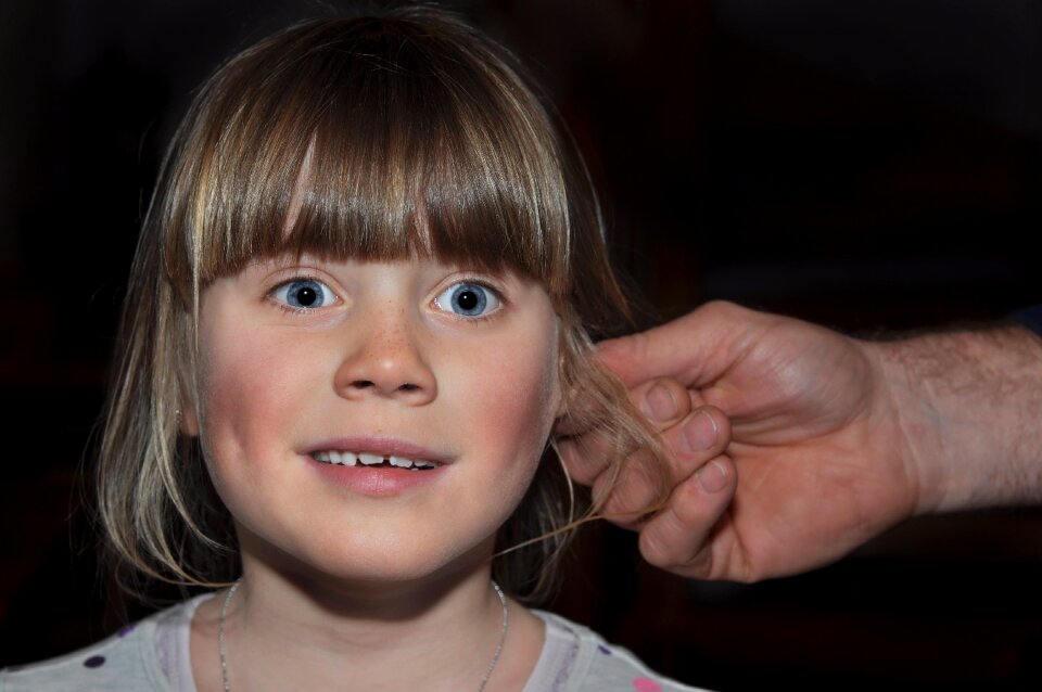 Hand draw ears ears stretch