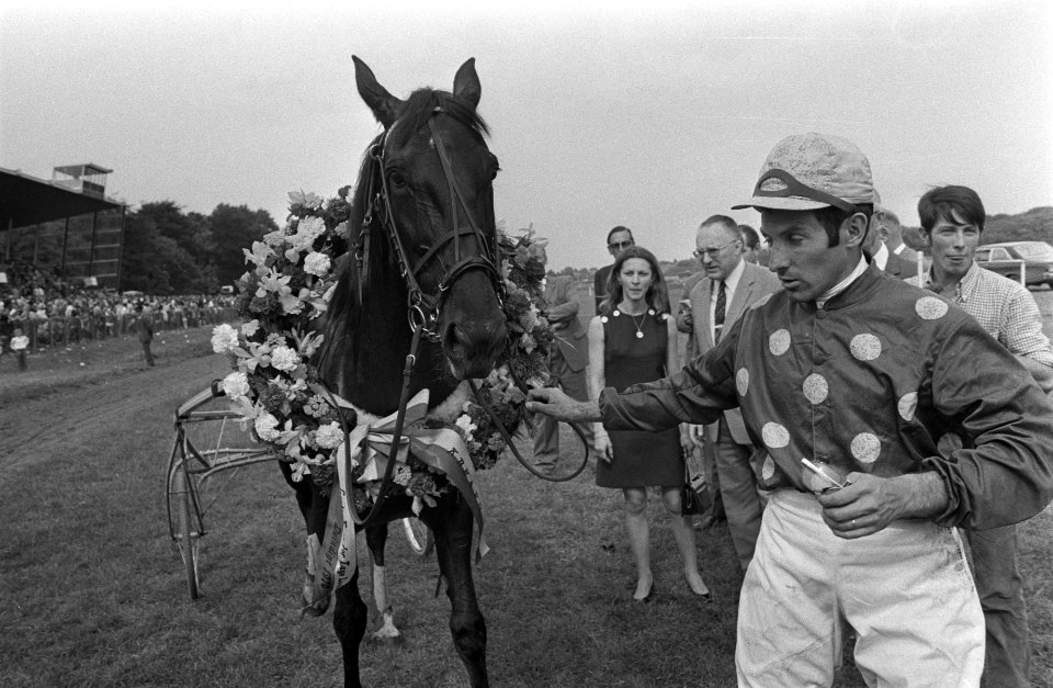 De Fransman J.Roussel wint met het paard Tatusca d'Avril het paard deelt in de , Bestanddeelnr 923-6324, 923-6325, 923-6326