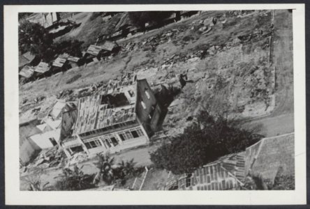 De Chinezenwijk van Loeboek Aloeng (ten noorden van Padang) wer door de T.N.I. v, Bestanddeelnr 344014 007