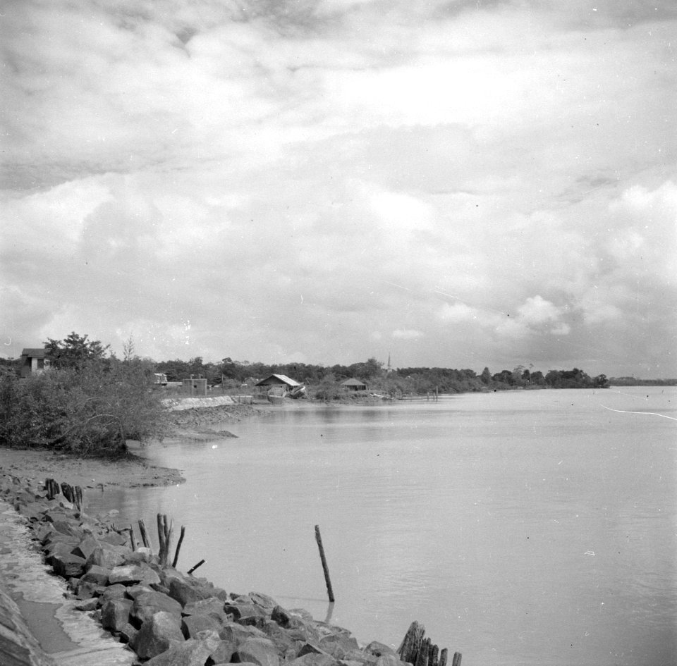De Commewijne- of de Surinamerivier bij Nieuw-Amsterdam in Suriname, Bestanddeelnr 252-6509
