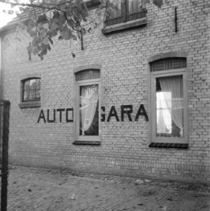 De garage van Willem Smienk aan de Dorpsstraat, omgebouwd tot woonhuis, Bestanddeelnr 901-0032