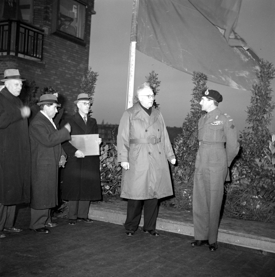 De Canadese luitenant-generaal Guy Granville Simonds ontmoet de Amsterdamse burg, Bestanddeelnr 255-9171