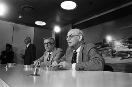 De Gaay Fortman op de persconferentie, Bestanddeelnr 929-0674