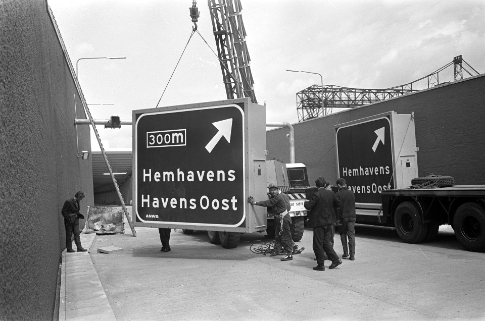 De Coentunnel, verlichte verkeersborden, Bestanddeelnr 919-1859