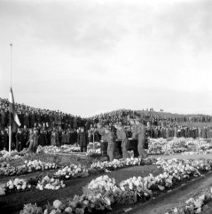 De erebegraafplaats Bloemendaal in Overveen, Bestanddeelnr 255-9130