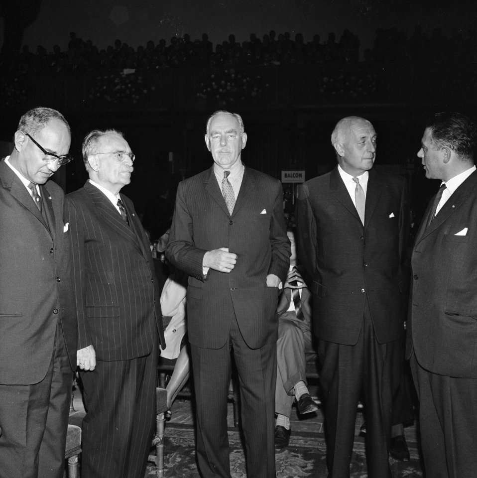 De Europese Beweging in Nederland W Drees, Dean Acheson, dr S Mansholt en mi, Bestanddeelnr 915-5424
