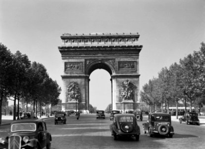 De Champs-Elysées in Parijs, Bestanddeelnr 191-0494