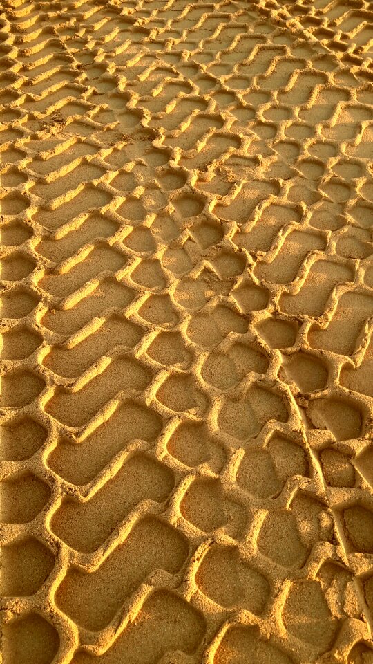 Tire track vehicle trail pattern