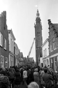De brandweer is bezig de toren te redden, Bestanddeelnr 925-5742