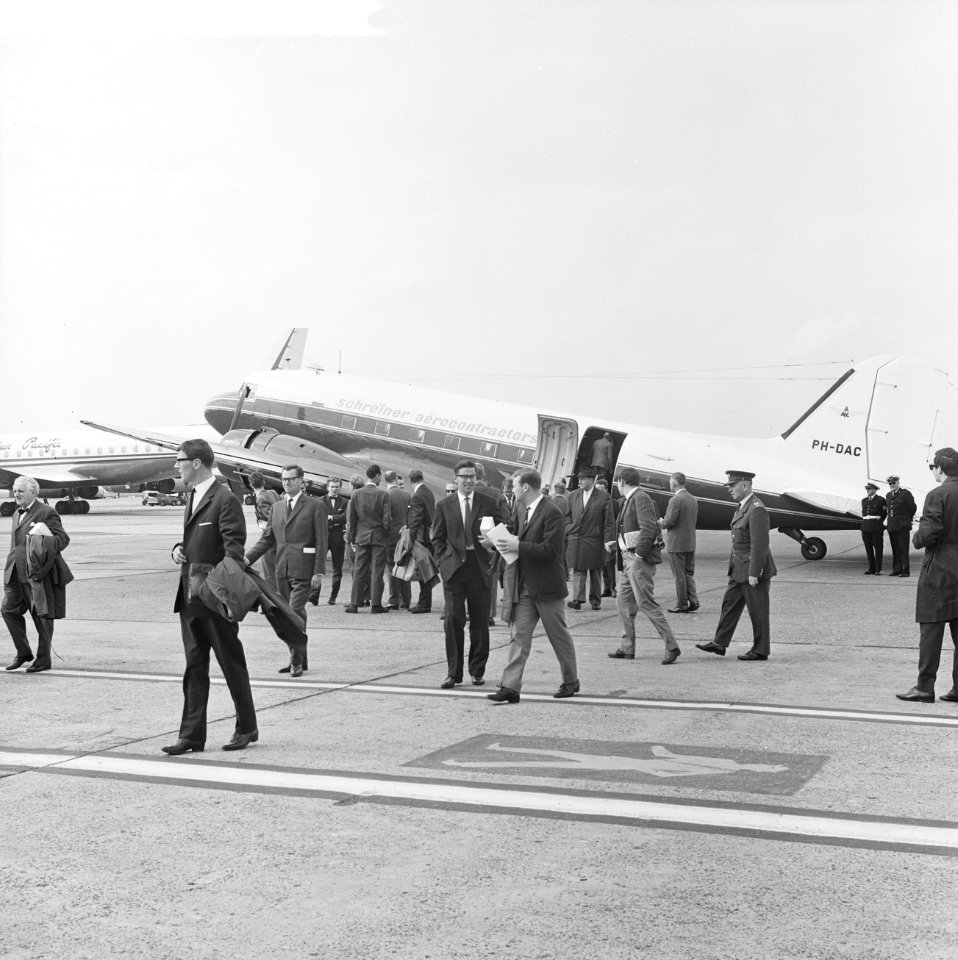 De Dakota van Schreiner op Schiphol voor haar eerste vlucht, Bestanddeelnr 915-4932