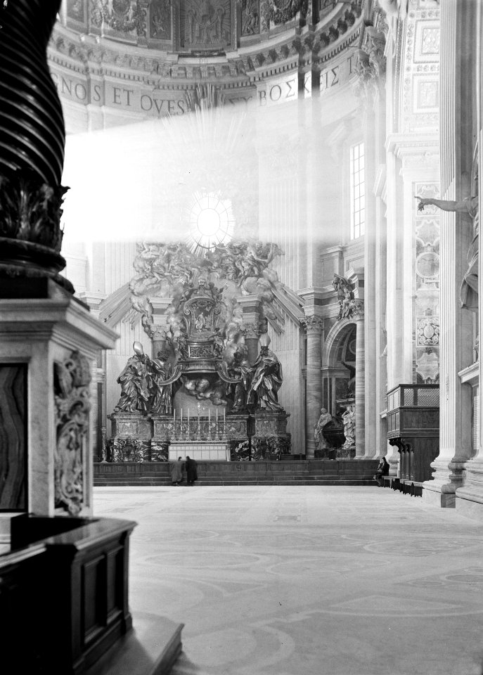 De Cathedra Petri ontworpen door Bernini in de absis van de Sint-Pietersbasiliek, Bestanddeelnr 191-1248