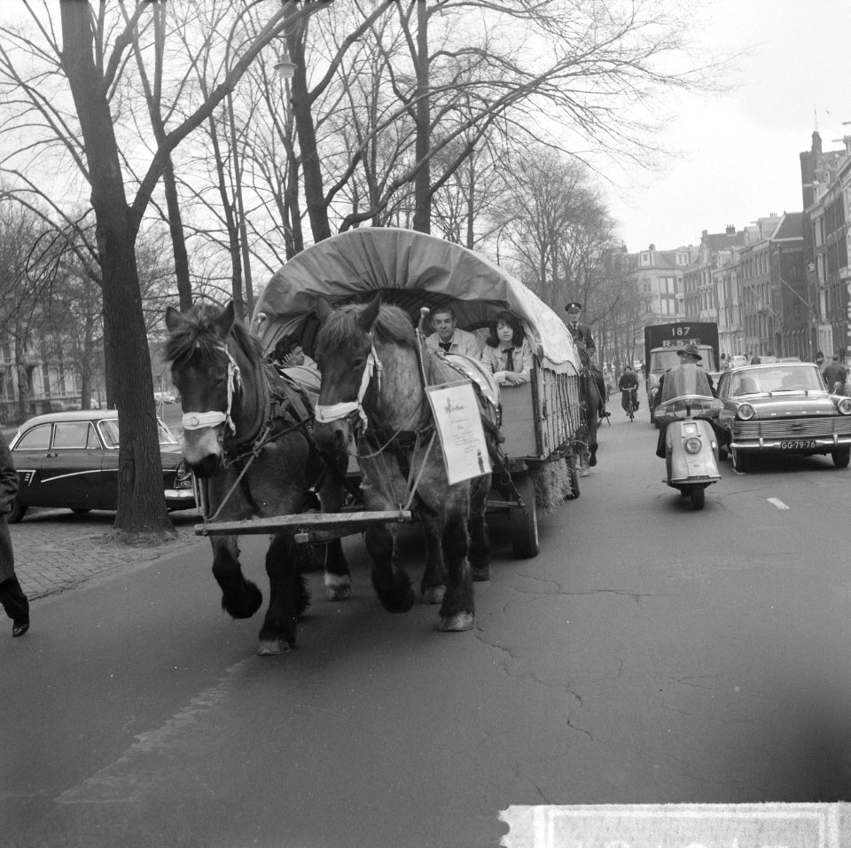 De familie Gillis uit Amerika met huifkar in Nederland,, Bestanddeelnr 916-1072