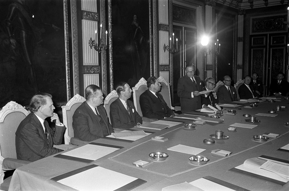 De Commissie wordt toegesproken door de minister-president, Bestanddeelnr 921-7062