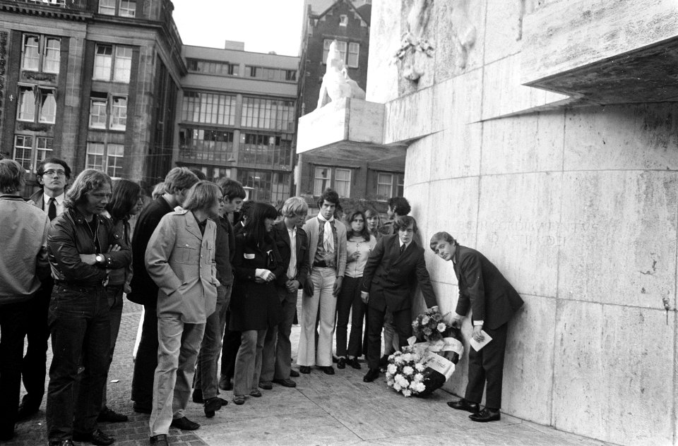 De Commune Nieuw Nederland vervangt op de Dam de vernielde krans van Canadezen, Bestanddeelnr 922-5782