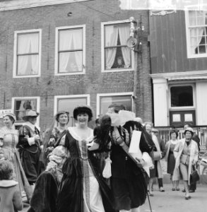 De fa. Visser binnenvaartrederij in de Rijp, begon 300 jaar geleden geregelde di, Bestanddeelnr 917-7412