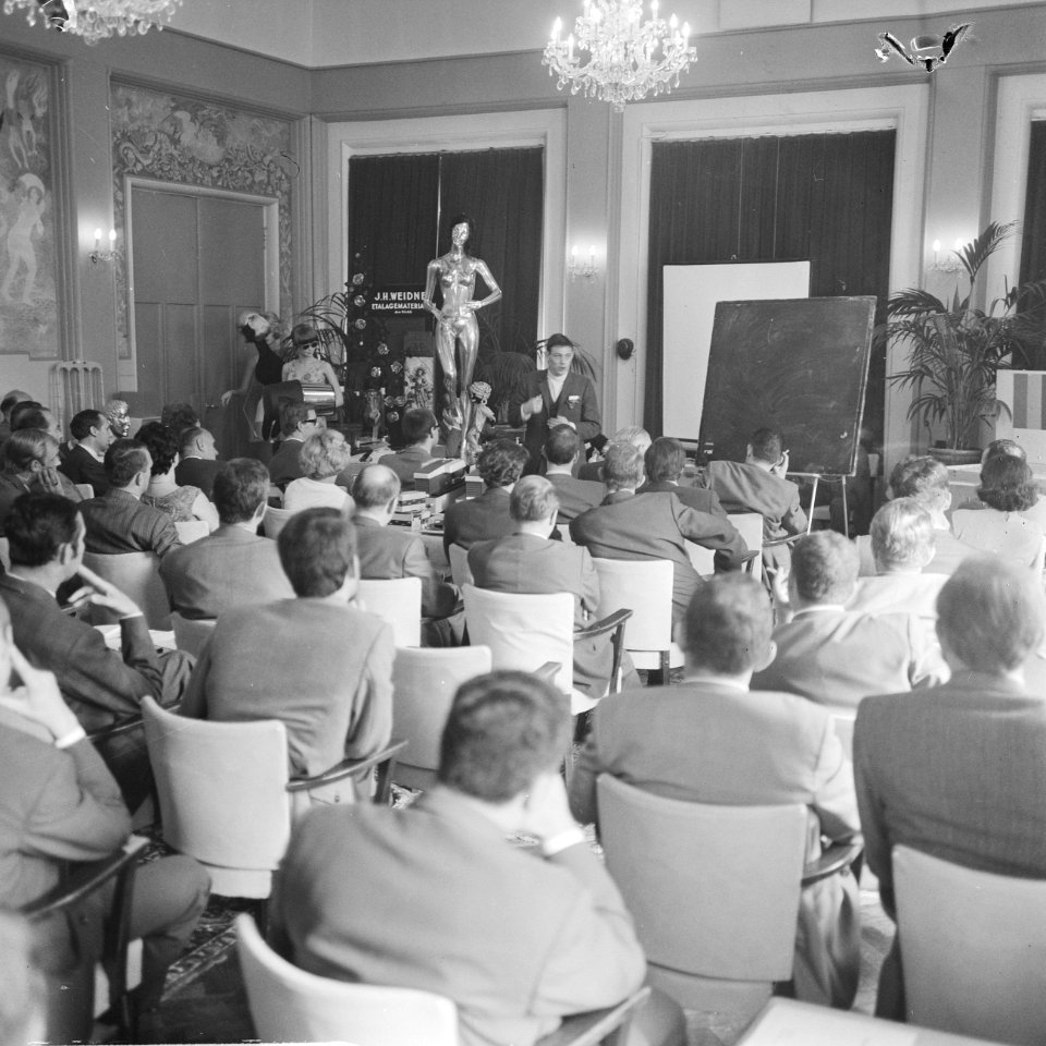 De deelnemers luisteren naar een spreker, Bestanddeelnr 921-6290