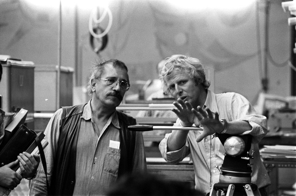 De cineast Jan Vrijman met een cameraman aan het werk, Bestanddeelnr 928-0464