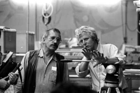 De cineast Jan Vrijman met een cameraman aan het werk, Bestanddeelnr 928-0464
