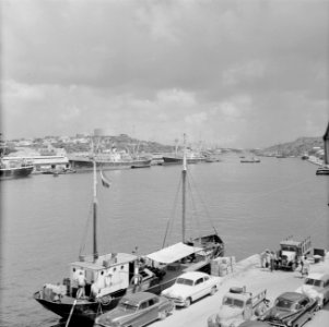 De haven van Willemstad gezien vanaf de Handelskade, Bestanddeelnr 252-2720
