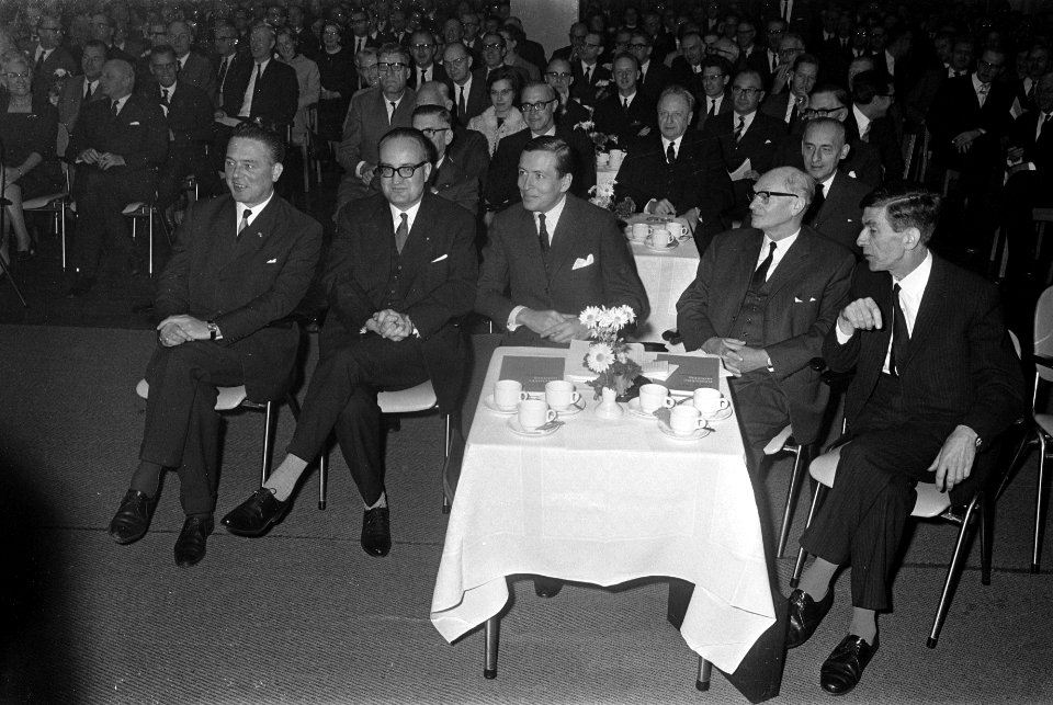 De conferentiezaal met prins Claus, Bestanddeelnr 919-8039