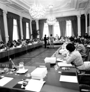 De conferentiezaal voor het IGGI-overleg van Westerse donorlanden van Indonesië, Bestanddeelnr 929-1101