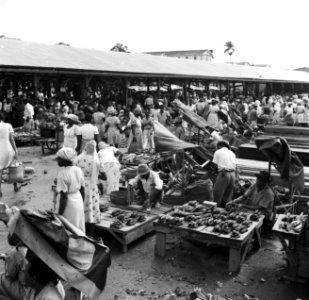De groentenmarkt in Paramaribo, Bestanddeelnr 252-6121