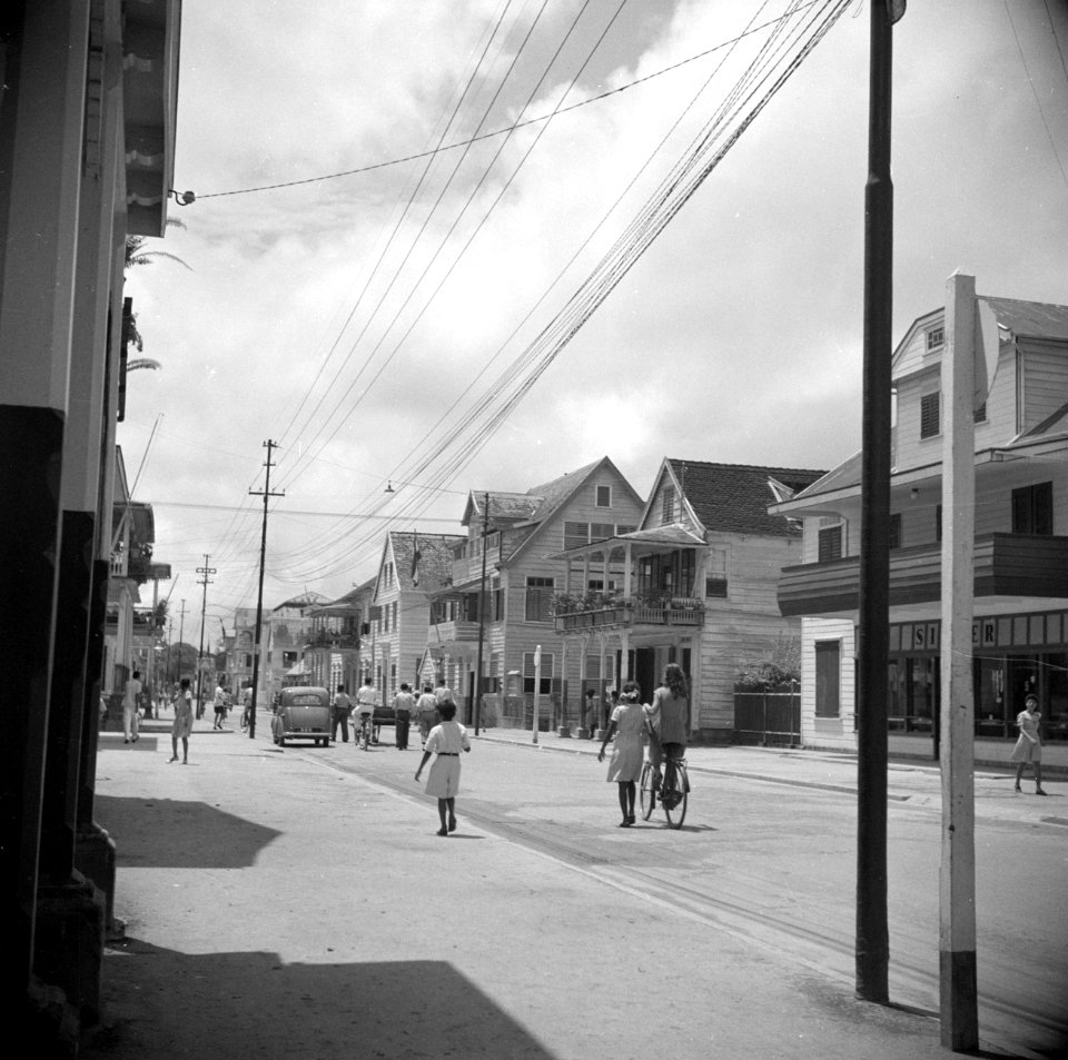 De Gravenstraat in Paramaribo, Bestanddeelnr 252-6156