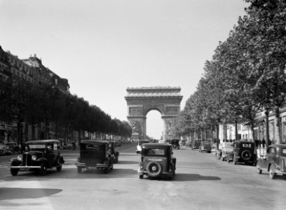 De Champs-Elysées in Parijs, Bestanddeelnr 191-0493 photo