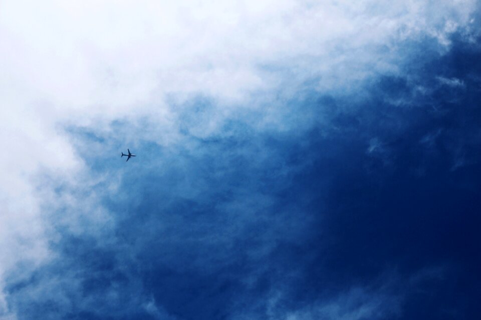 Shenzhen aircraft blue sky and white clouds