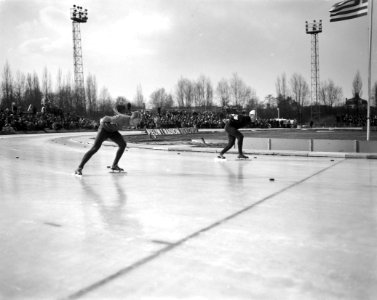 Drielandenschaatswedstrijden op Jaap Eden baan te Amsterdam G Slott (Zweden) e, Bestanddeelnr 913-5598