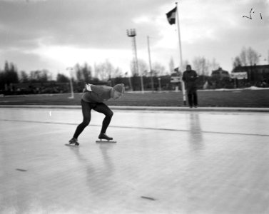 Drielandenschaatswedstrijden op Jaap Eden baan te Amsterdam Nillson (Zweden), Bestanddeelnr 913-5606 photo
