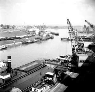 Drielandenpunt bij de haven van Bazel-Kleinhüningen, gezien vanaf de Siloturm. O, Bestanddeelnr 254-1294