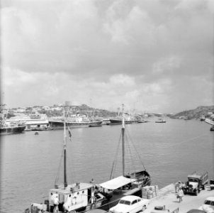 De haven van Willemstad gezien vanaf de Handelskade, Bestanddeelnr 252-2721