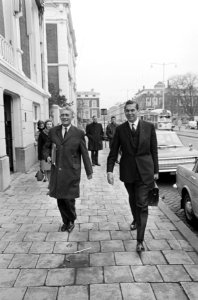 De heer Bauke Roolvink (ARP) en minister van Landbouw dhr. Barend Biesheuvel (AR, Bestanddeelnr 919-7433
