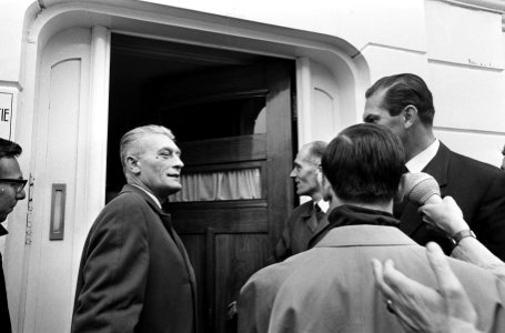 De heer Bauke Roolvink (ARP) en minister van Landbouw dhr. Barend Biesheuvel (AR, Bestanddeelnr 919-7436