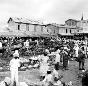 De groentenmarkt in Paramaribo, Bestanddeelnr 252-6120