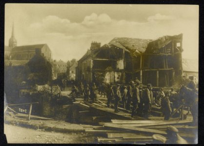 De grote slag in het Westen. Duitsche artillerie rukt vooruit door het veroverde, Bestanddeelnr 158-0858