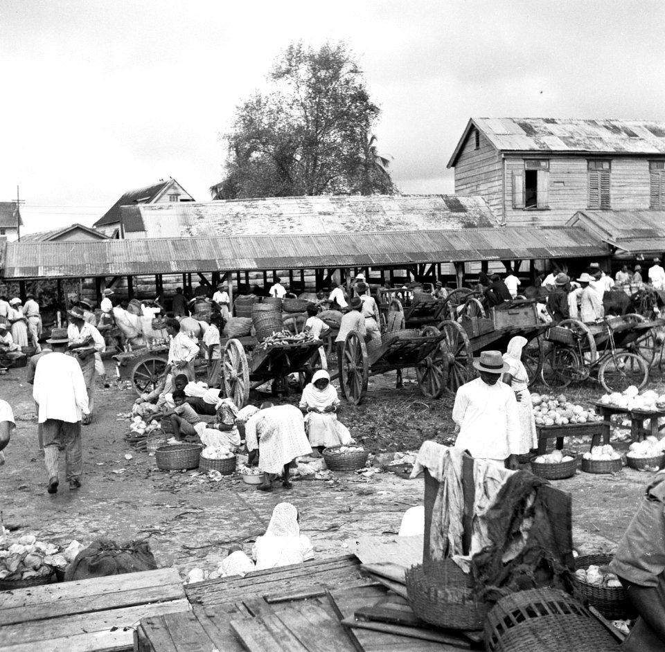 De groentenmarkt in Paramaribo, Bestanddeelnr 252-6122