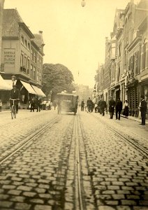 De Grote Houtstraat bij de Korte Houtstraat, ziende naar het noorden, Inventarisnummer NL-HlmNHA 1100 KNA006005752