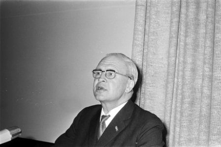 Driedaags Europoort 70 Congres in RAI, Amsterdam ir. S. A. Posthumus aan het wo, Bestanddeelnr 924-0058