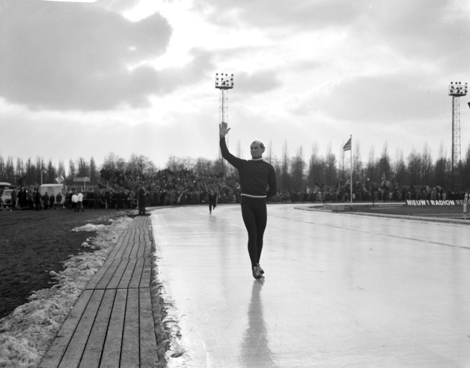 Drielandenschaatswedstrijden op Jaap Eden baan te Amsterdam. Van der Grift, Bestanddeelnr 913-5604