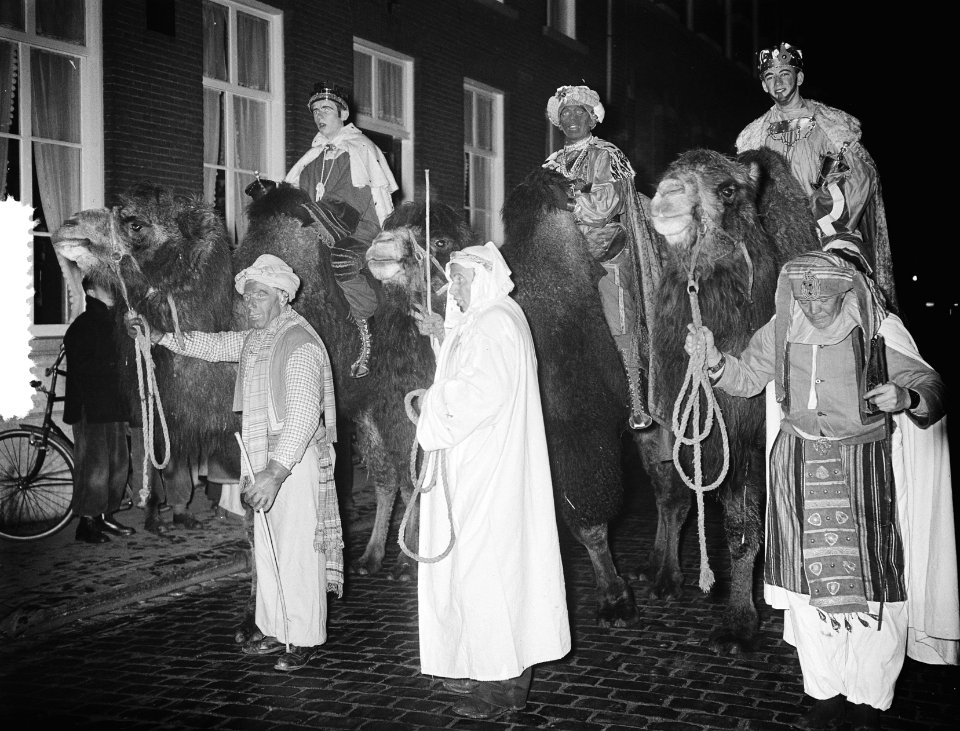Driekoningenoptocht op kamelen door Eindhoven, Bestanddeelnr 906-9241