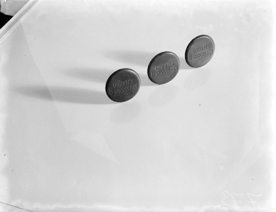 Drie Droste pastilles Droste's B-chocolade, Bestanddeelnr 252-0424