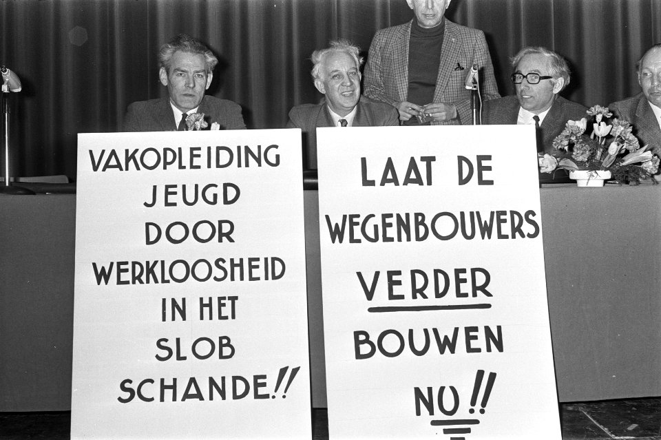 Drie vakcentrales houden vergadering in Den Bosch over werkloosheid v.l.n.r. A., Bestanddeelnr 925-4499