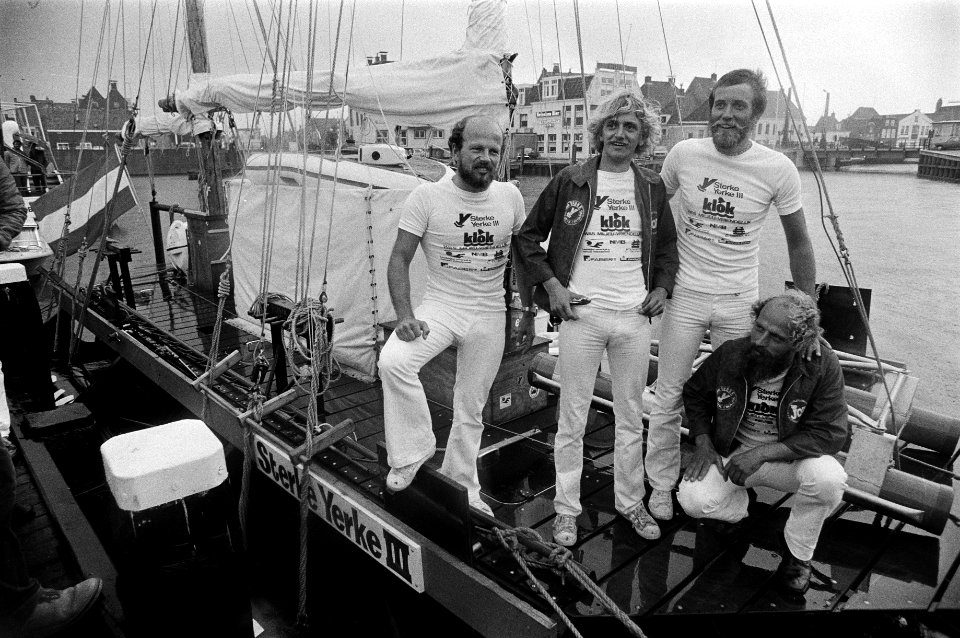 Drie leden van de bemanning, Bestanddeelnr 930-3813