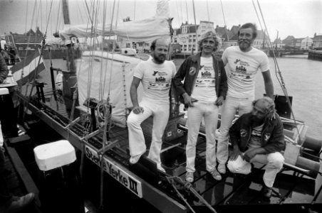 Drie leden van de bemanning, Bestanddeelnr 930-3813
