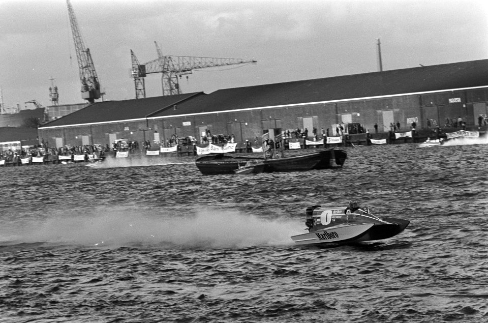 Drie uren van Amsterdam speedbootraces Cees van de Veld in actie, Bestanddeelnr 927-4678