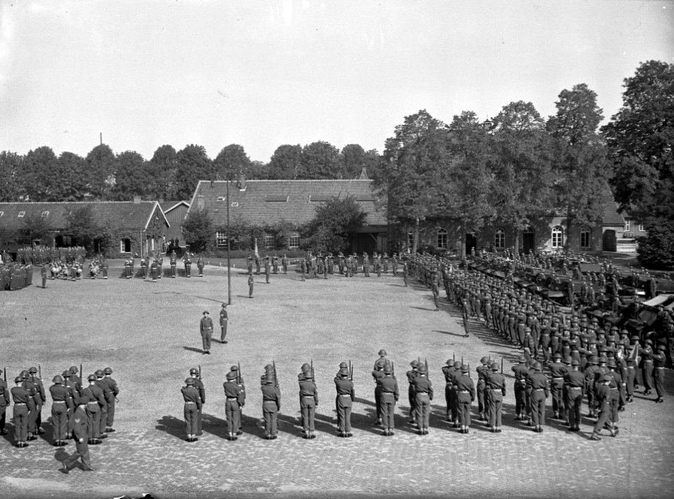 Driejarig bestaan Regiment Stoottroepen. Paradeplaats kazerne, Bestanddeelnr 902-3617