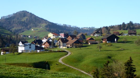 Dreien mit Schulhaus